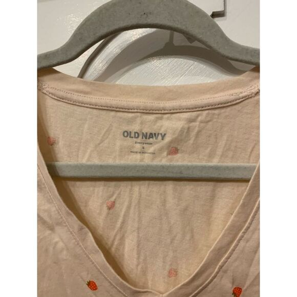Old Navy Womens V Neck Tank with Strawberry Print NWT - Picture 4 of 6